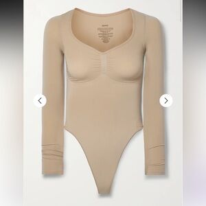 SKIMS seamless sculpt long sleeve bodysuit S NWOT sienna